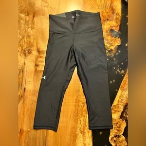 NWT Size SM Under Armour Capri Leggings With Pocket